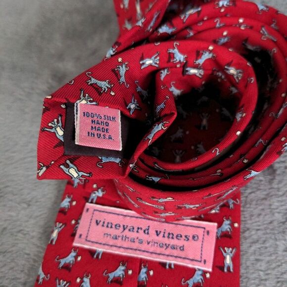 Vineyard Vines 100% Silk Tie Red Men's Bull & Bear Stock Market Marthas Vineyard - Picture 5 of 6